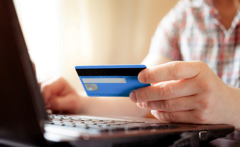 Apesar da insegurança, 70% diz que vai comprar pela internet na Black Friday