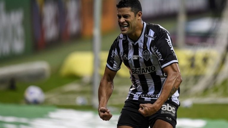 Mãe de rapaz morto em confronto com a PM reconhece o corpo do filho