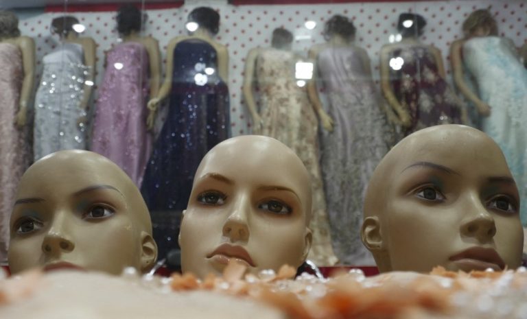 Manequins são decapitados em lojas de roupas no Afeganistão