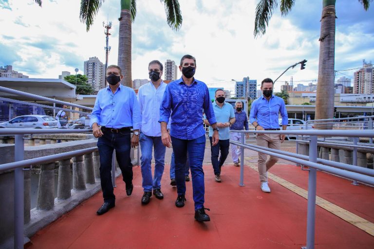 Com quatro meses de atraso, Nogueira entrega passarela na Jerônimo Gonçalves