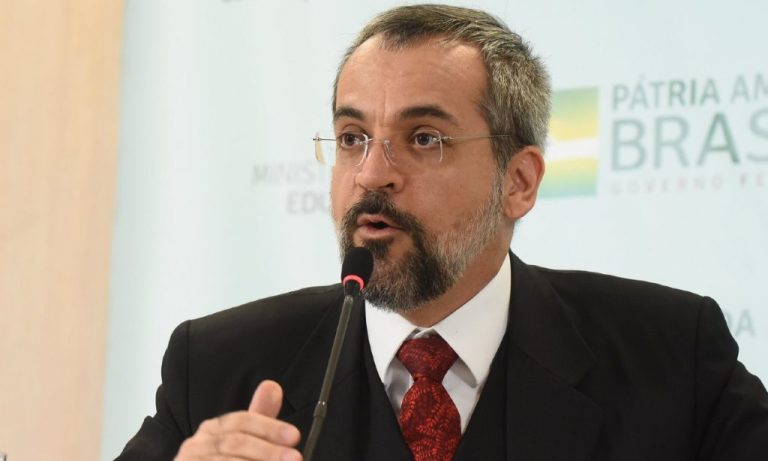 “Não sou candidato, mas posso ser, se eu quiser”, afirma Weintraub, em Ribeirão