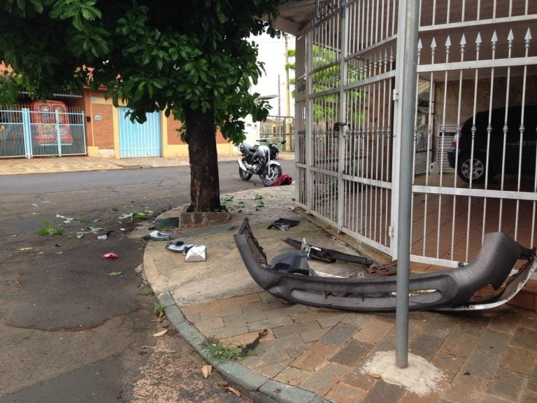 Acidente deixa motociclista gravemente ferido no Campos Elíseos