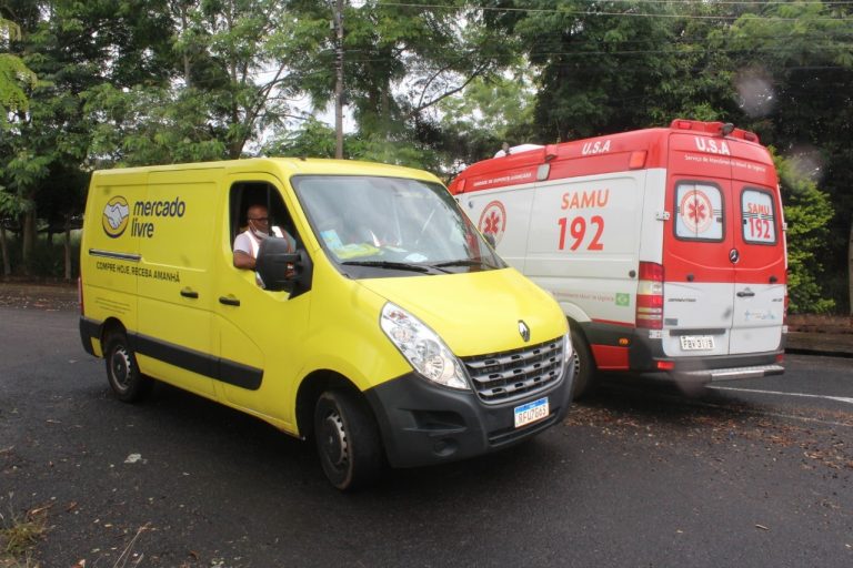 Cansada de apanhar, mulher se joga de carro em movimento na região