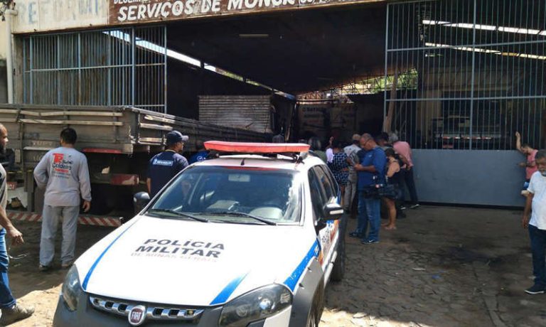 Pneu de caminhão explode e mata dois homens em oficina de Governador Valadares
