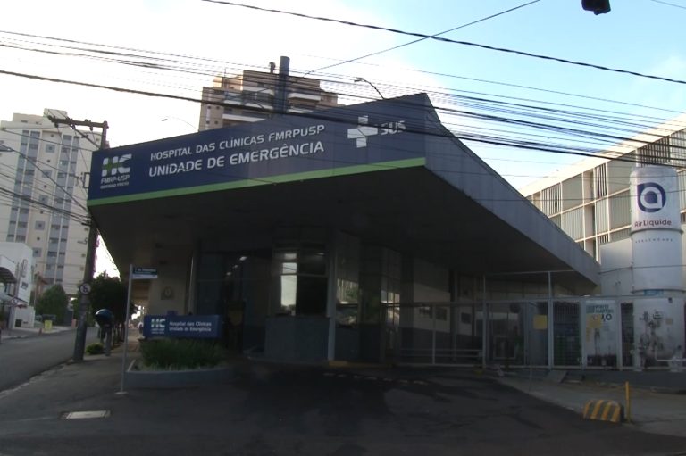 Baleado, homem chega de moto a UBDS e diz não saber de onde veio o tiro