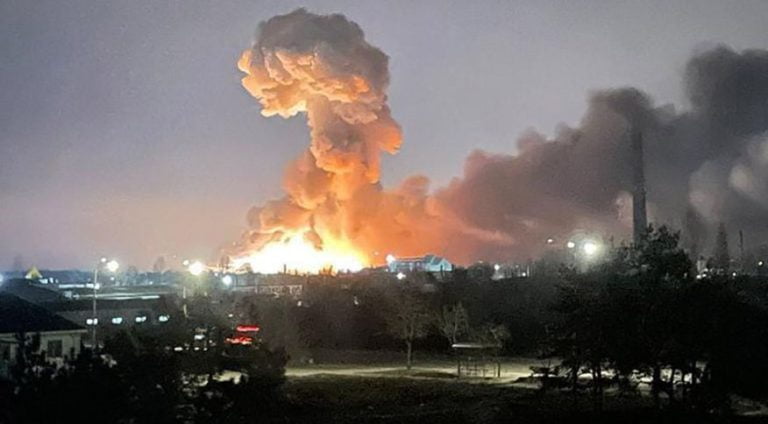 Rússia intensifica bombardeio de Kiev, civis fogem de Mariupol