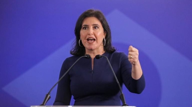 Simone Tebet assume Ministério do Planejamento e Orçamento com elogios a Lula