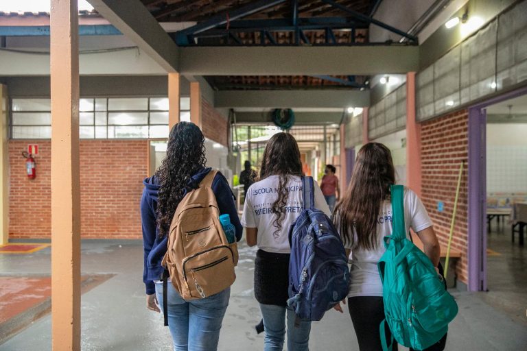 Mais de 47 mil alunos voltam às aulas na rede municipal de Educação