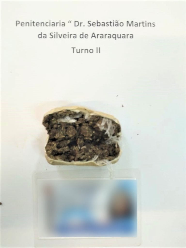 Esposa de preso flagrada ao tentar entrar em presídio com droga escondida no corpo