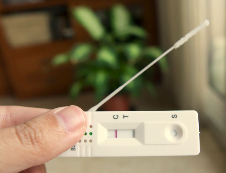 Anvisa aprova registro do primeiro autoteste para covid-19 no Brasil