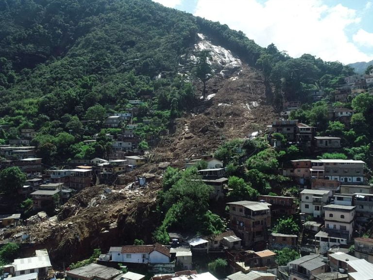 Papa Francisco cita Petrópolis e deseja conforto às famílias das vítimas