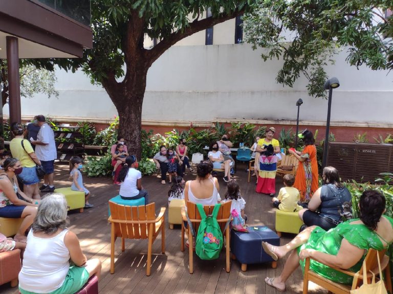 Projeto leva contação de histórias a parques e bibliotecas de RP