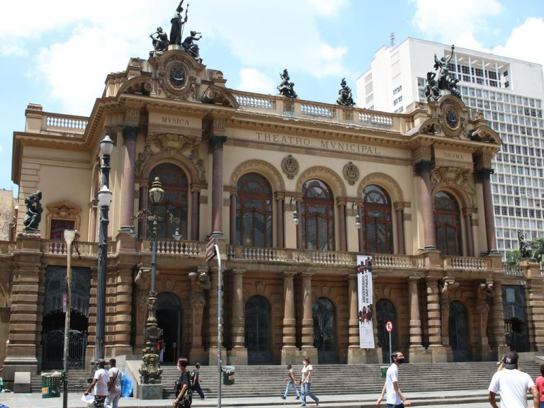 Há 100 anos, evento, que foi criticado pelos ricos, inaugurava a cultura no País