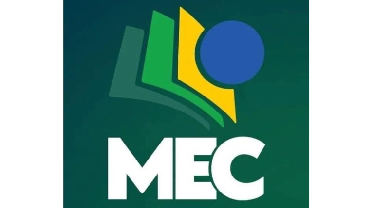 Em nova debandada no MEC, 11 servidores anunciam renúncia coletiva