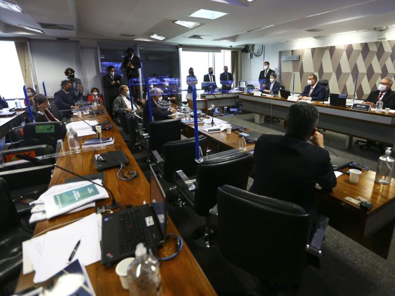 Tribunal de Haia recebe relatório da CPI da Covid contra Bolsonaro