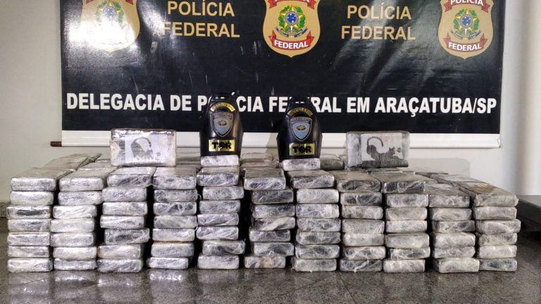 PM Rodoviária apreende 245 quilos de cocaína e prende motorista de caminhão