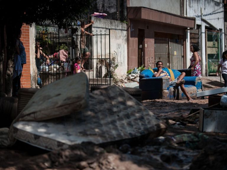 SP sanciona lei que isenta de IPTU proprietário de imóvel atingido por enchente