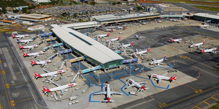 Guerra na Ucrânia impacta setor aéreo e preços das passagens vão subir no Brasil