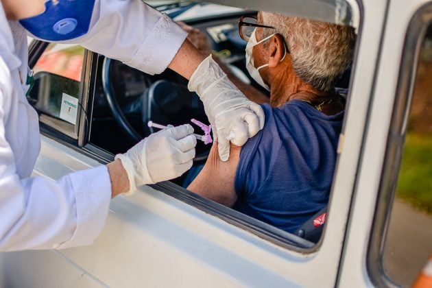 Saúde vai anunciar aplicação da 4ª dose da vacina contra a covid-19 em idosos