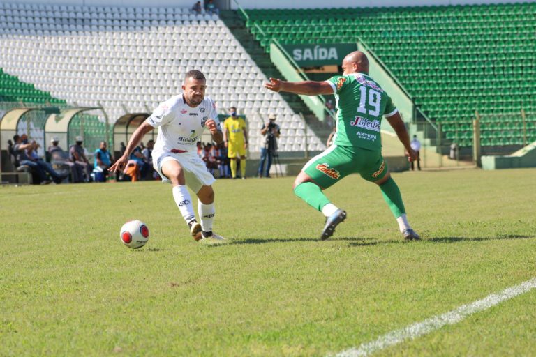 Comercial empata, mas mantém a liderança da série A3