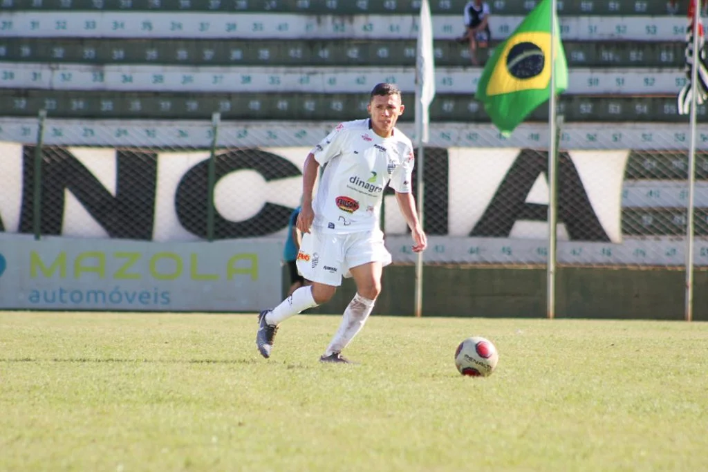 Comercial joga para manter a liderança e garantir a classificação  matematicamente - Thmais