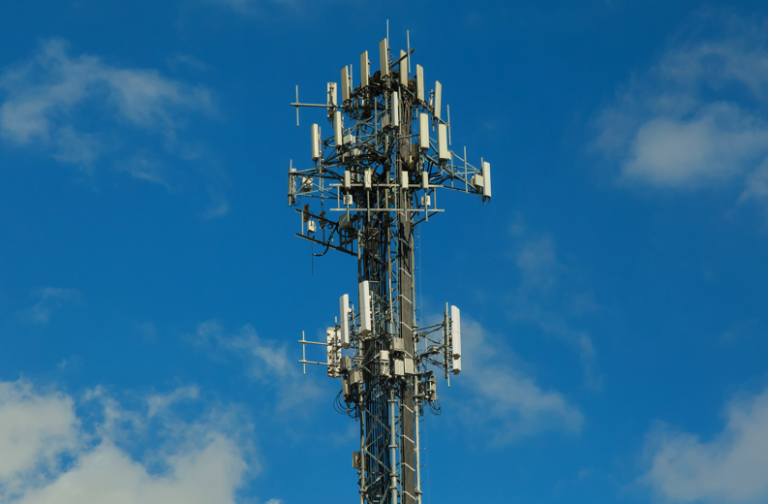 Prefeitura de SP e teles assinam acordo que prevê instalação de 286 antenas na periferia