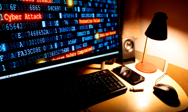 Porta-voz do Kremlin nega que Rússia esteja planejando ataque cibernético aos EUA