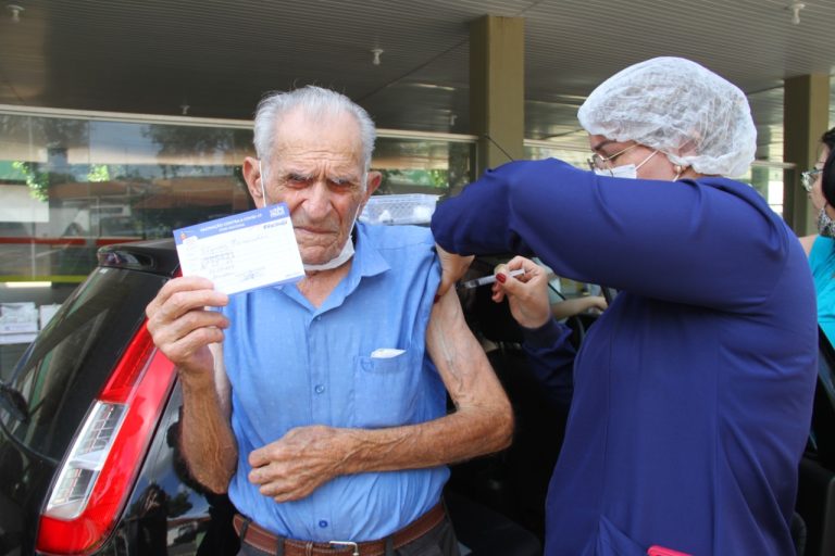 Araçatuba e Birigui se antecipam ao governo do Estado e começam hoje a vacinar idosos com 60 anos ou mais contra a Covid-19