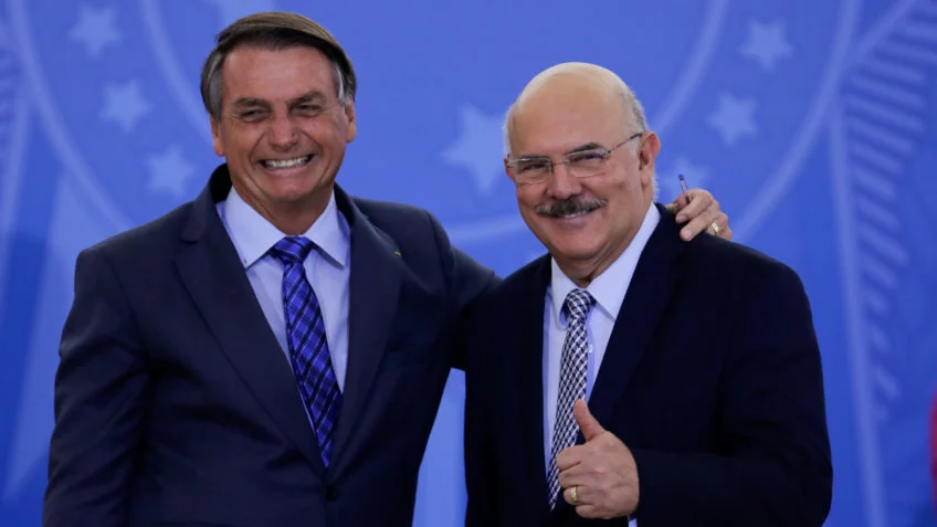 Aumenta pressão sobre Bolsonaro e ministro Milton Ribeiro