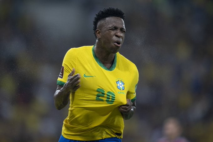 Brasil atropela Chile por 4 a 0 diante de quase 70 mil pessoas no Maracanã