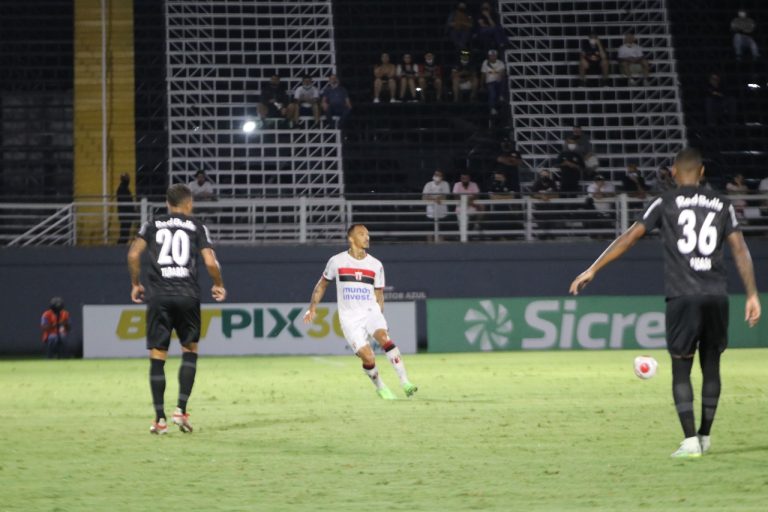 Sem energético: Botafogo perde o jogo, complica-se na classificação, mas ainda mantém chance matemática