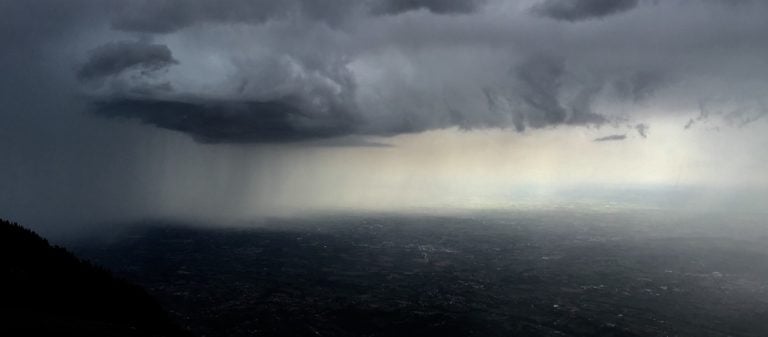 Inmet alerta para chuvas fortes e risco de alagamento em mais de 1,3 mil cidades