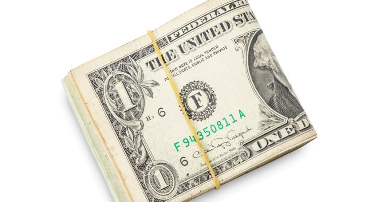 Dólar sobe com tensão por ataque russo a usina nuclear ucraniana