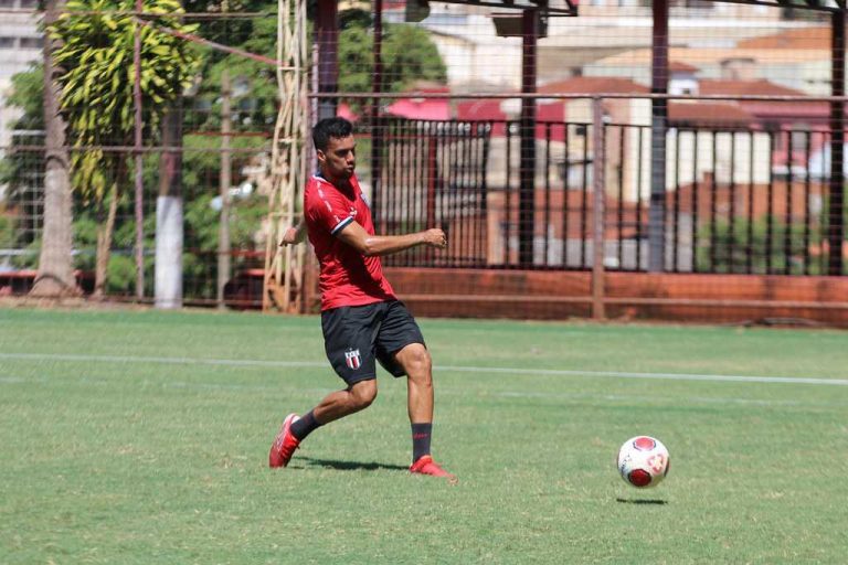Linguiça e energético: Botafogo joga hoje em busca da classificação