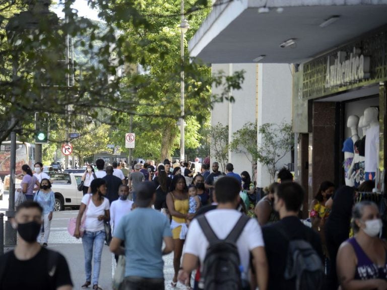 Comerciantes de Petrópolis tentam se recuperar do segundo temporal em 35 dias