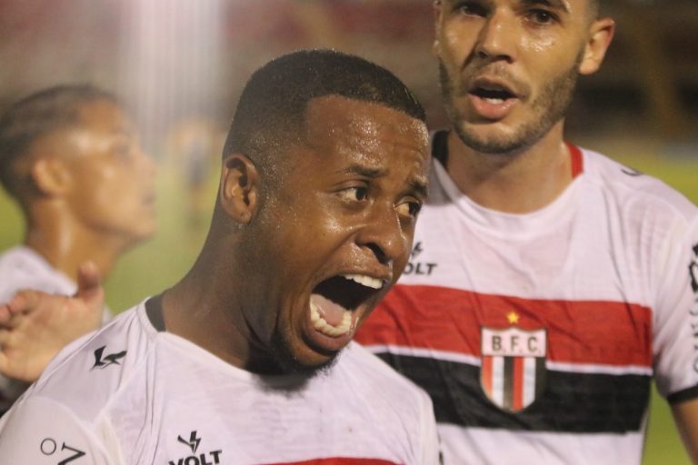 Em ritmo de sofrência, Botafogo vence e decide a classificação na última rodada