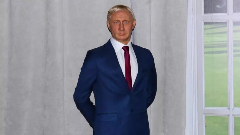 Estátua de Putin é retirada do museu de cera em Olímpia