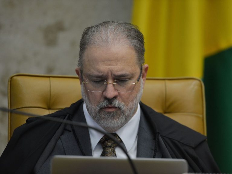 Aras elogia mulher que escolhe ‘cor da unha’; veja outras gafes do 8 de março