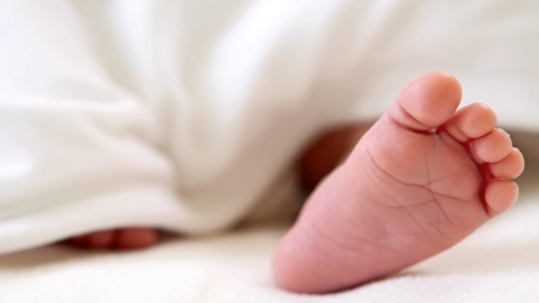 Mais de 320 mil crianças foram registradas sem o nome do pai durante a pandemia