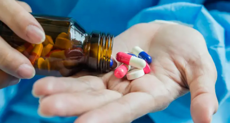 Brasil ainda não aprovou uso de pílulas antivirais para Covid-19