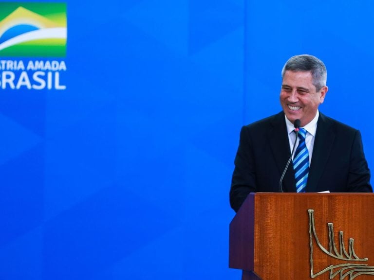 Braga Netto celebra ditadura antes de deixar a Defesa
