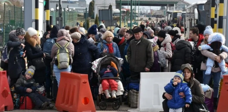 Refugiados temem bombardeios contra abrigo em Lviv