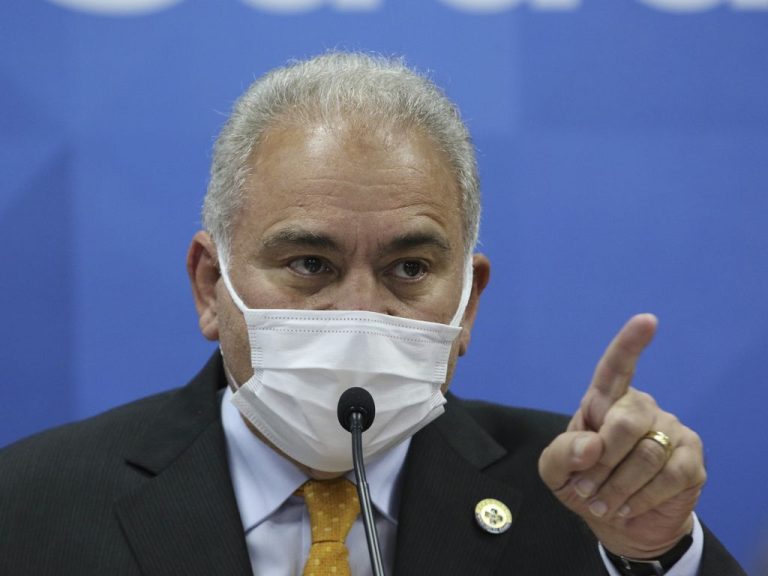 Queiroga vai anunciar o fim do uso obrigatório de máscaras