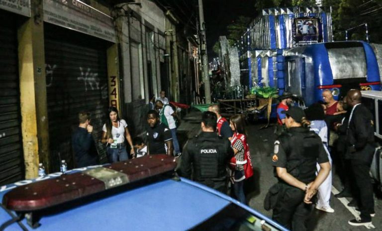 Morre menina que sofreu acidente com carro alegórico na Sapucaí