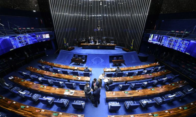 Senado aprova a criação da bula digital