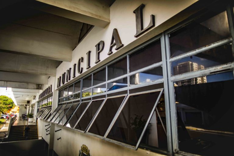 Feriados de abril alteram funcionamento dos órgãos públicos municipais de Araçatuba