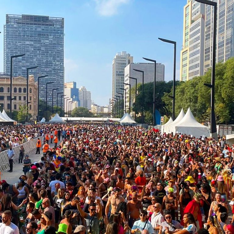 Baixo Augusta lota o Anhangaú e encerra carnaval de São Paulo