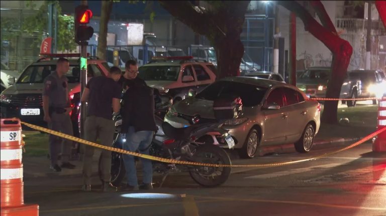 Imagens fortes | Policial reage a assalto e deixa bandido igual peneira em avenida da Capital