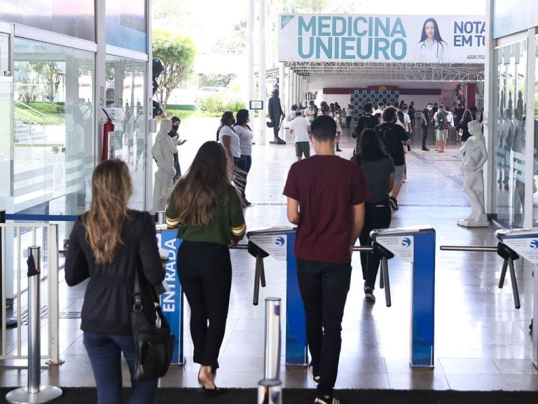 Mesmo com dobradinha de Marta e Cristiane, Brasil leva virada da Austrália