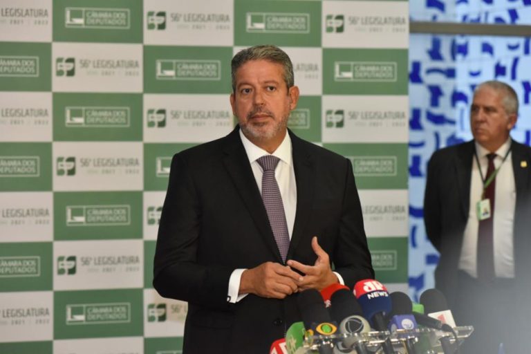 Governo conta com Arthur Lira para barrar Auxílio a R$ 600